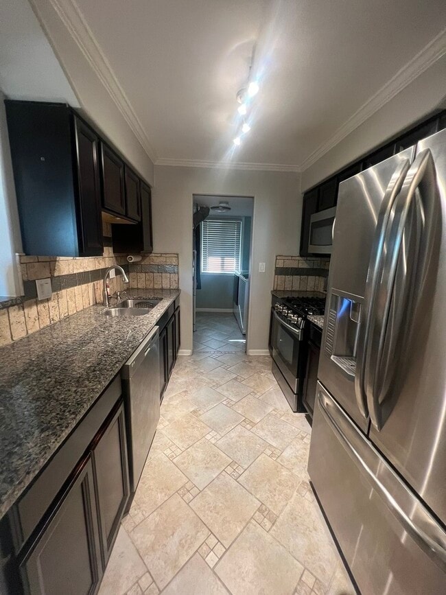 Building Photo - 2023 Raleigh Pl