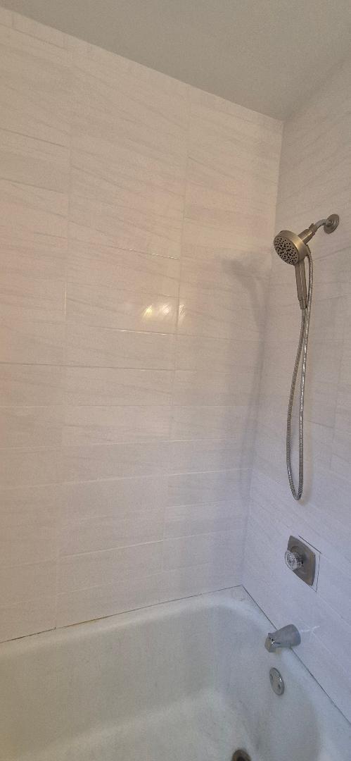 Building Photo - 5527 N Bernard St