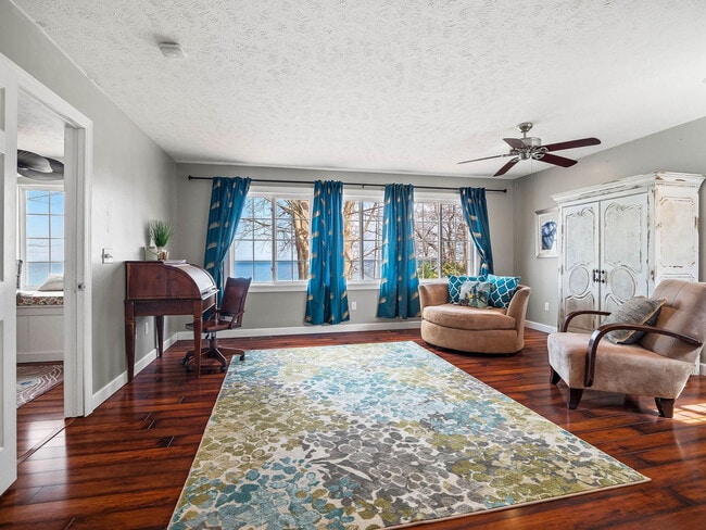 Building Photo - 6209 Oakwood Beach Dr