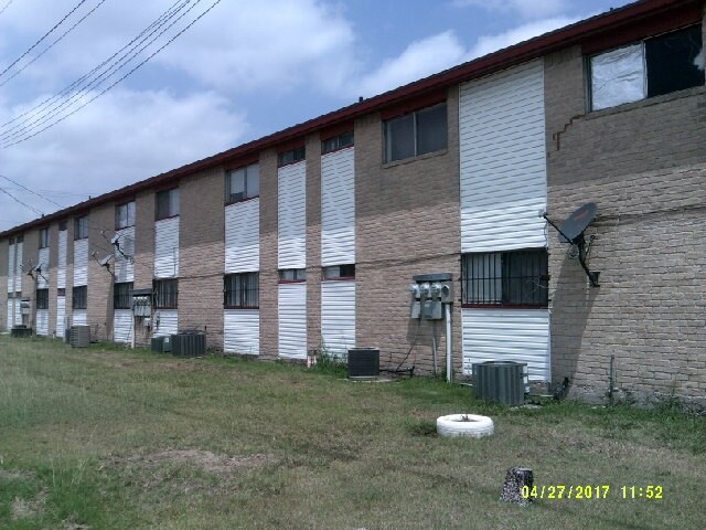 Unidades de aire acondicionado en la parte trasera - 100 E Magnolia Ave