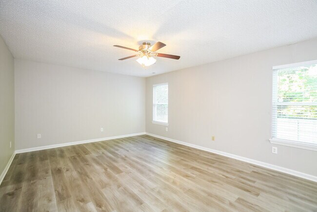 Foto del edificio - 125 Clover Ct