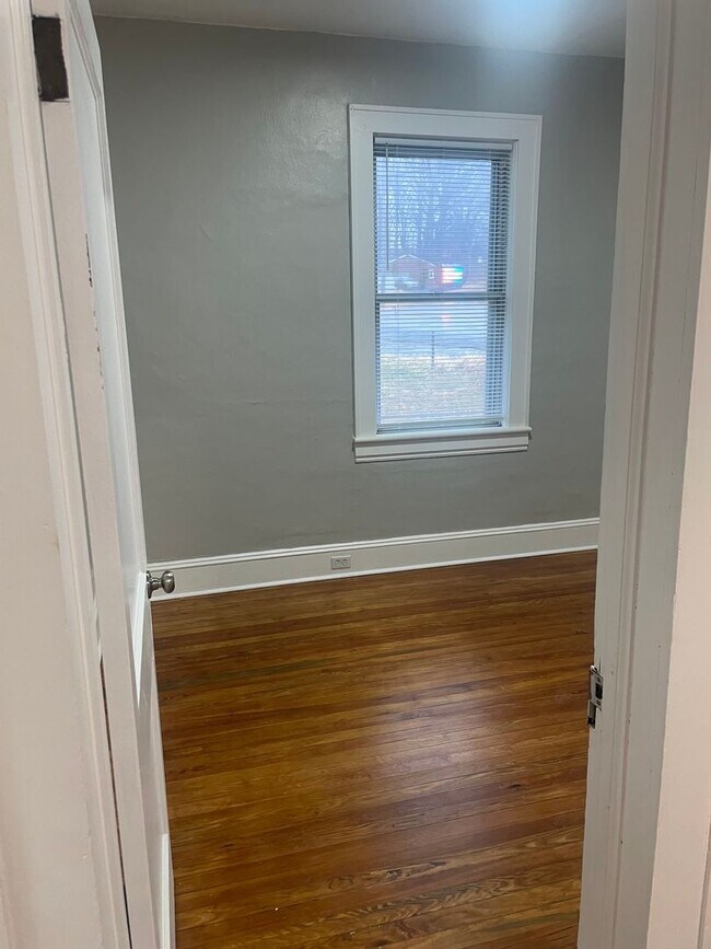 Building Photo - 3 bedroom 1 bath House in Roanoke County