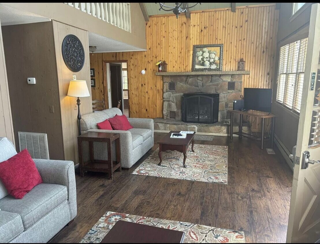 Primary Photo - 681 Chalet Village Dr