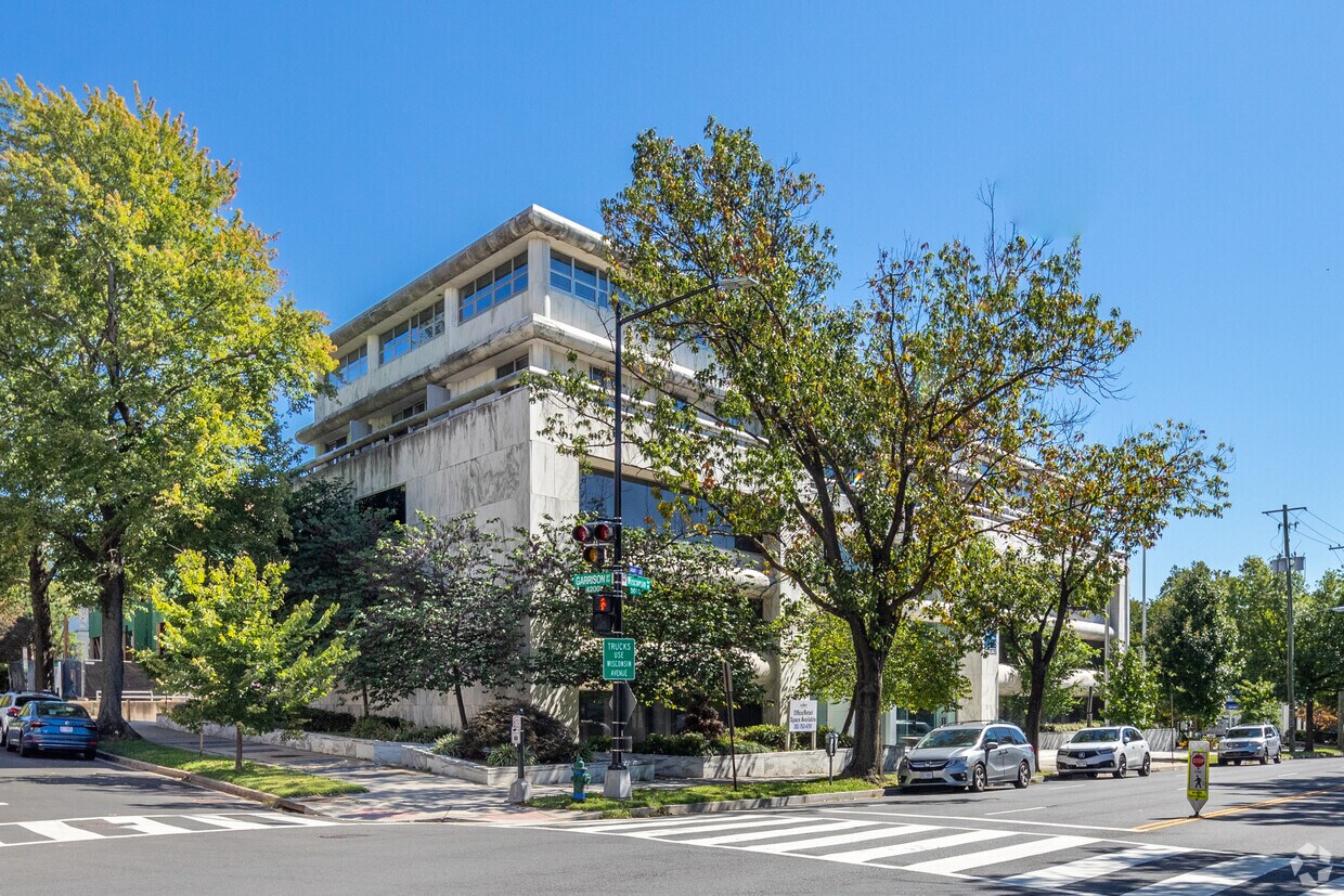Building Photo - 5025 Wisconsin Ave NW