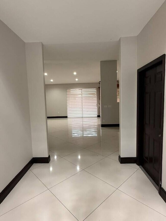 Foto del edificio - 9141 NW 152nd St
