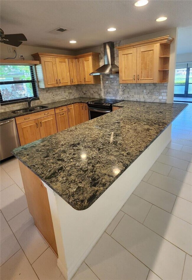 Building Photo - Dream Villa in Palmer Ranch Area