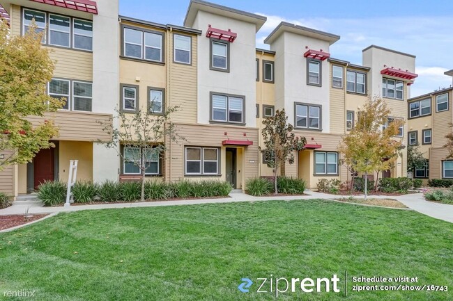 Building Photo - 4 br, 3.5 bath Townhome - 5637 Melodia Cir...