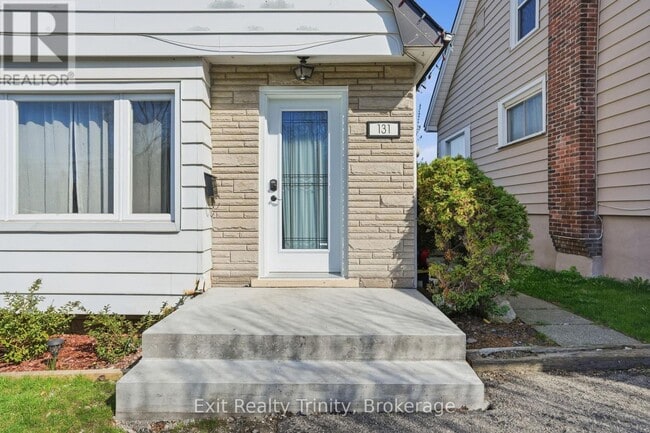 Building Photo - 131 E 18th St