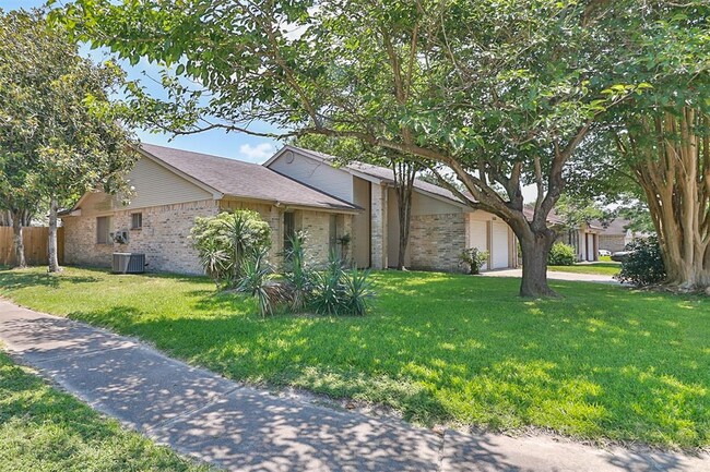 Building Photo - 13430 Wimbledon Oaks Dr