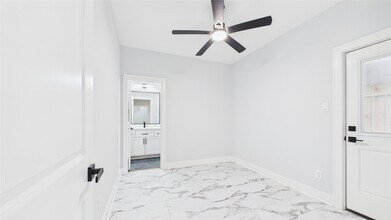 Building Photo - 3415 Daphne St