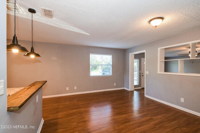 Building Photo - 868 Filmore Ln