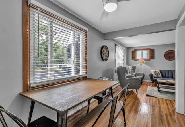Foto del edificio - 37 Redmond Ave