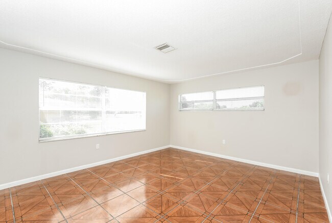 Building Photo - 1117 N Singleton Ave