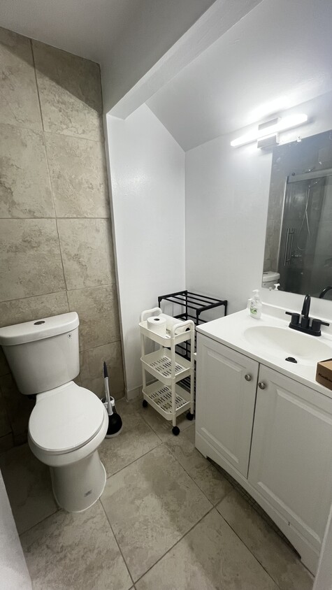 Building Photo - 3470 Plumtree Dr