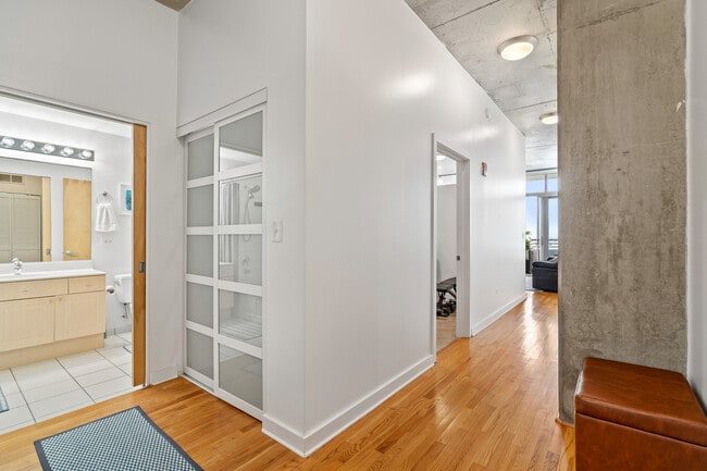 Building Photo - 1720 S Michigan Ave