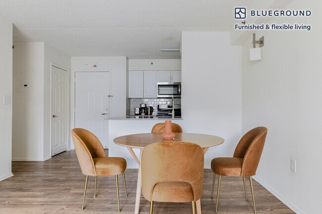 Foto del edificio - 444 Washington Blvd