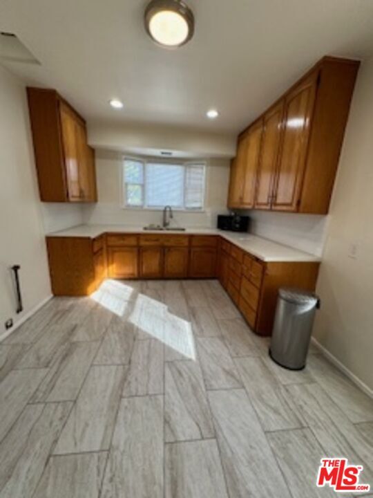 Building Photo - 5101 Hillcrest Dr