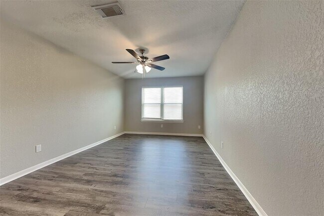 Building Photo - 17727 Barton Point Ln