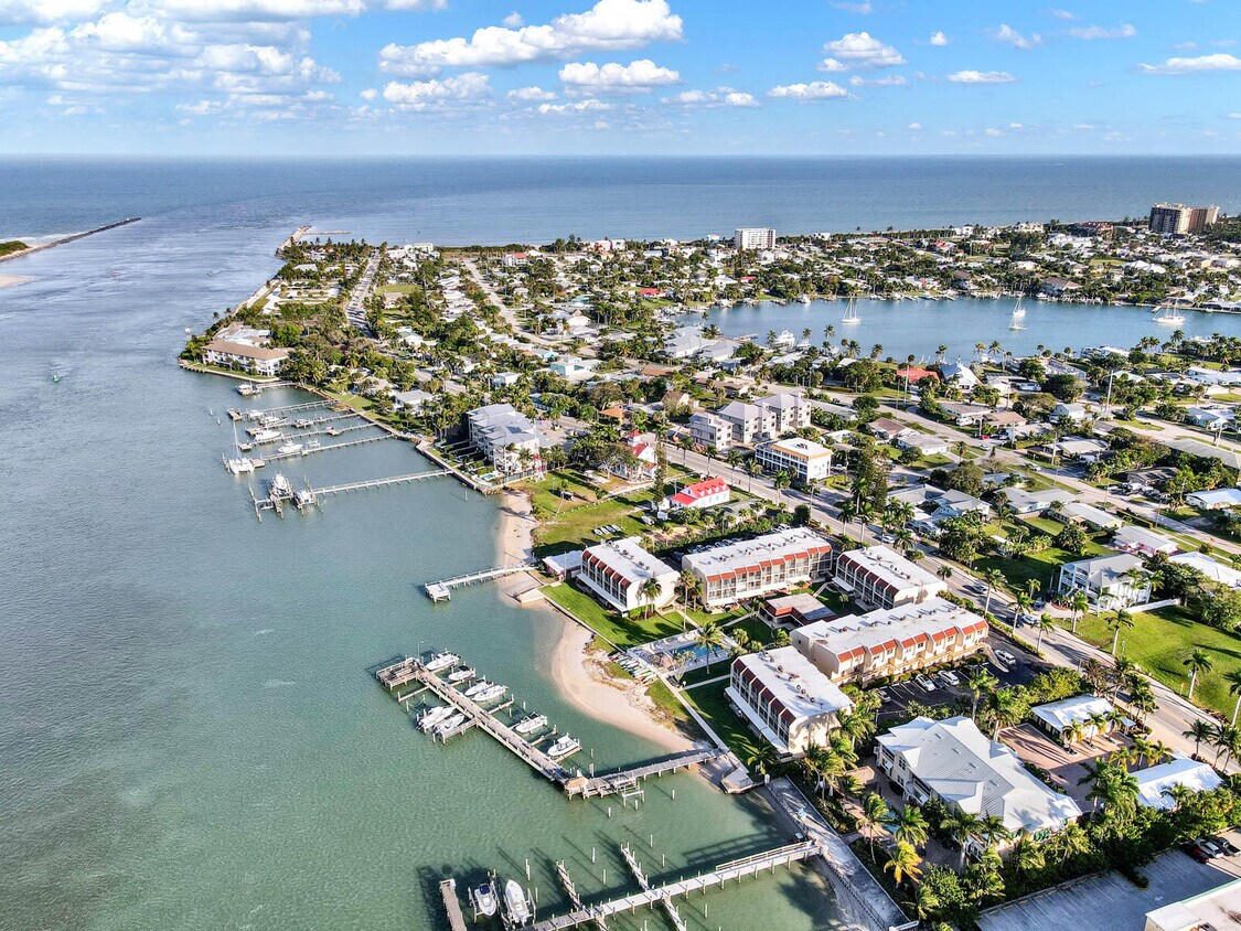 Foto principal - 1300 Seaway Dr