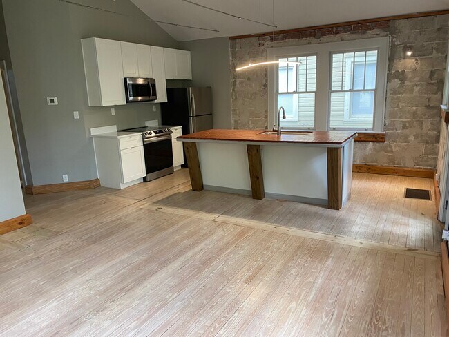 Building Photo - 406 Cathcart Ave