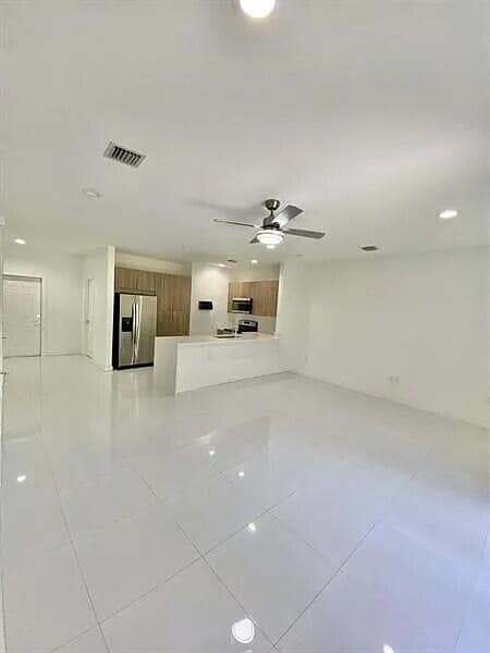 Building Photo - 1060 Crystal Way