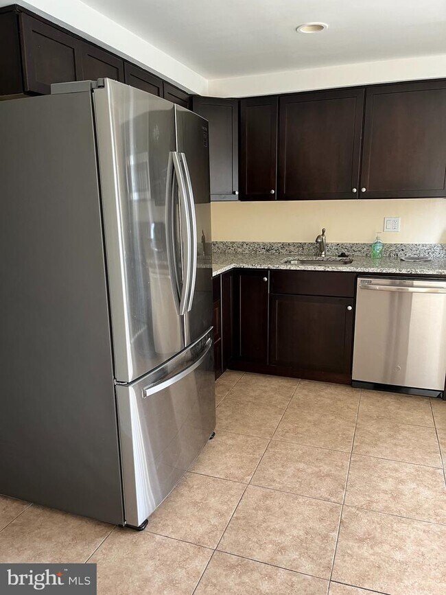 Building Photo - 3941 Tynewick Dr