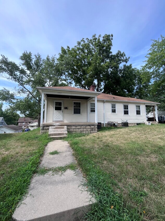 Foto principal - 1932 Salem St