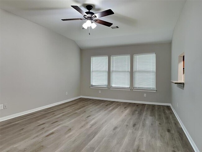 Building Photo - 10774 Royal York Dr