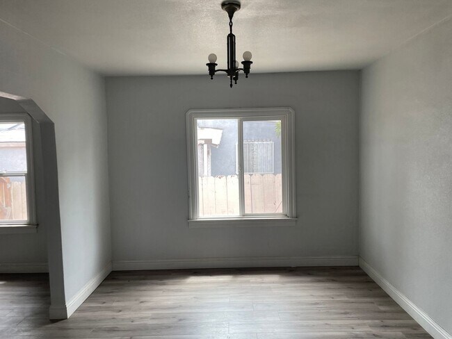 Foto del edificio - Newly renovated spacious 2 bedroom home in...