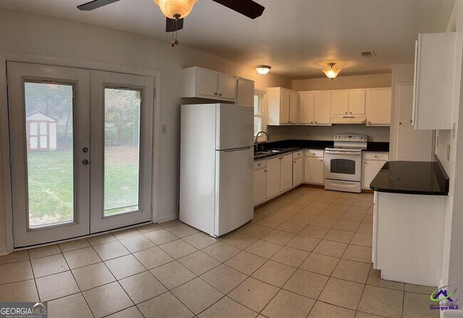 Foto del edificio - 321 Mary Ln