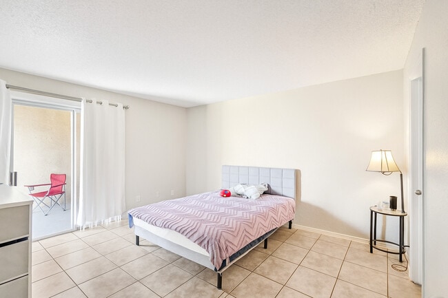 Building Photo - Woodridge Manor