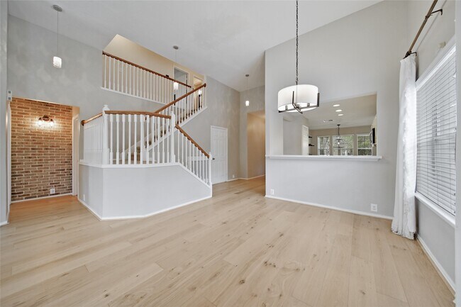 Foto del edificio - 5802 Spring Sunrise Dr