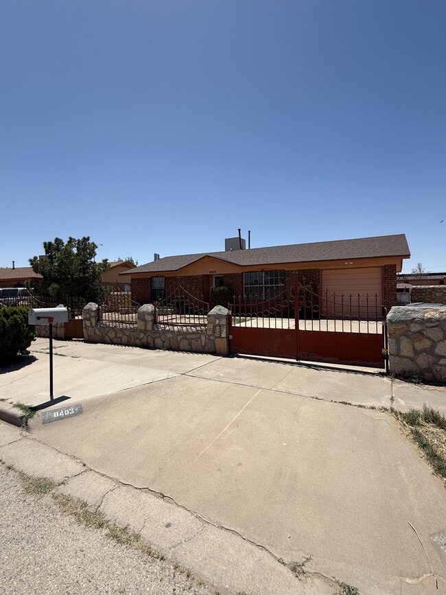 Building Photo - 8403 Villanova Dr
