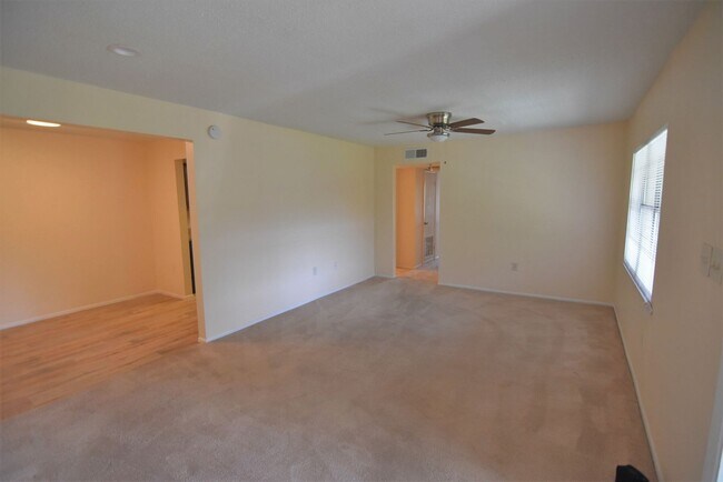 Foto del edificio - SANFORD: 2nd Floor Condo Sandlewood Villas