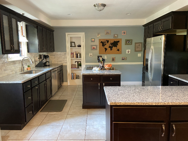 Foto del edificio - 1219 Greenway Ct