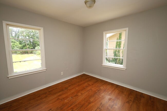 Building Photo - 1707 Clover Dr