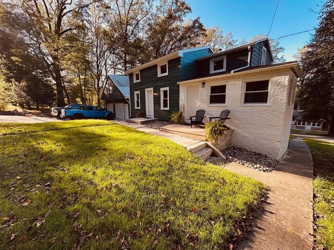 Building Photo - Newly Remodeled Home