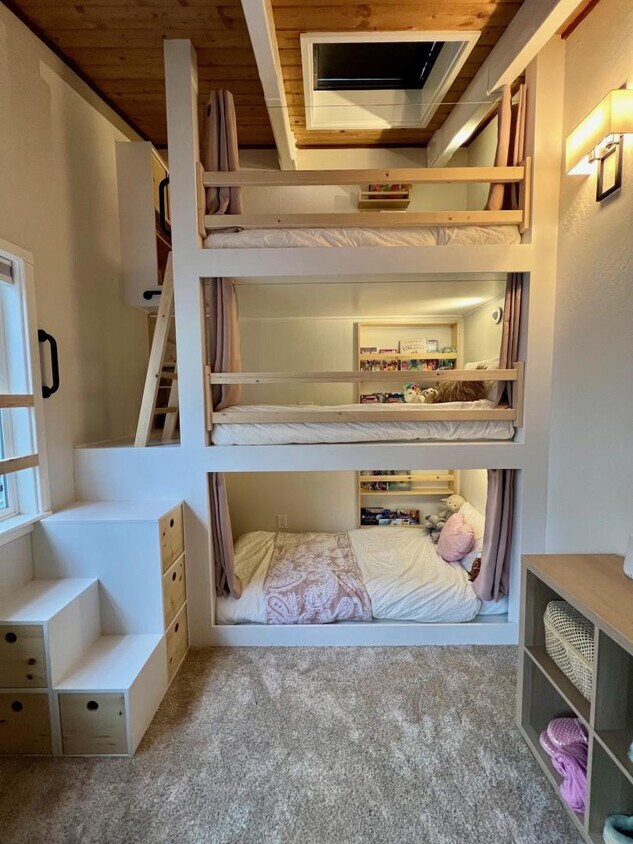 Foto principal - 714 Rockaway Beach Ave