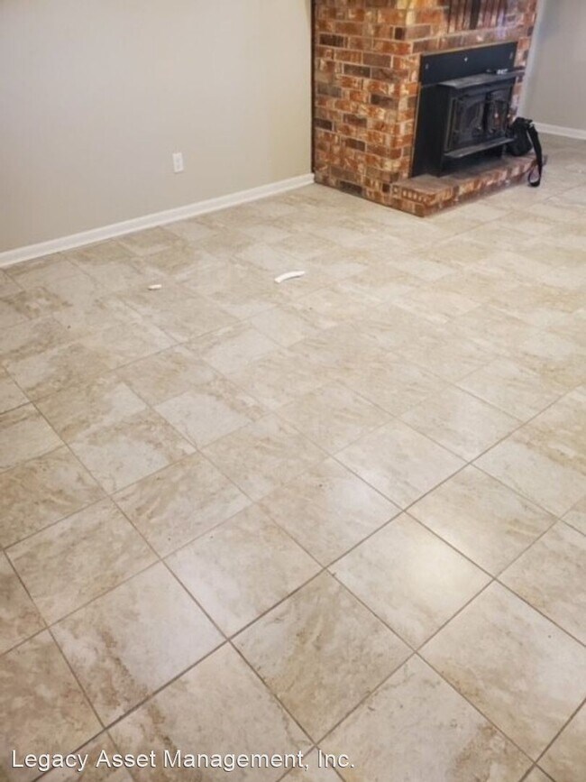 Building Photo - 3 br, 2 bath House - 3754 Butterfield Coac...
