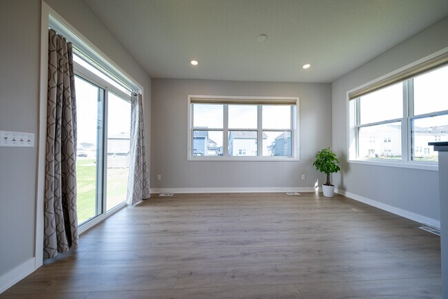Foto del edificio - 14306 Acer Ave
