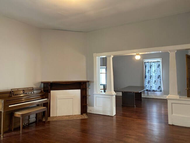 Building Photo - 9 Bed 5 Bath Historic Home - Commercial Use