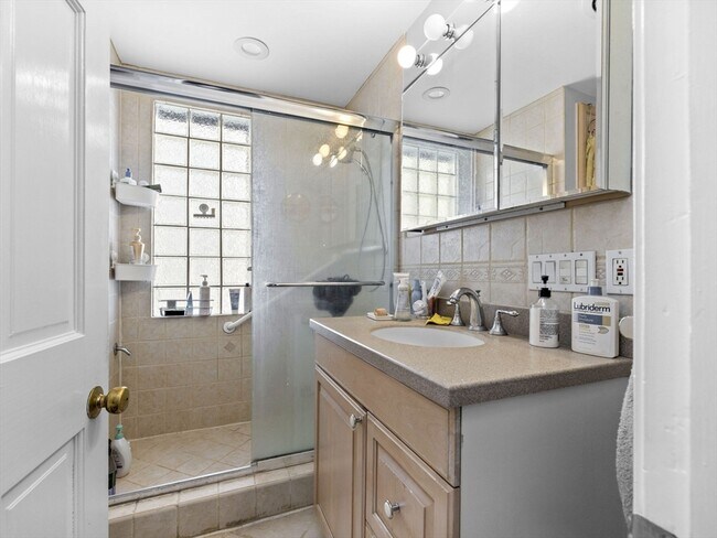 Foto del edificio - 72 Bristol Rd