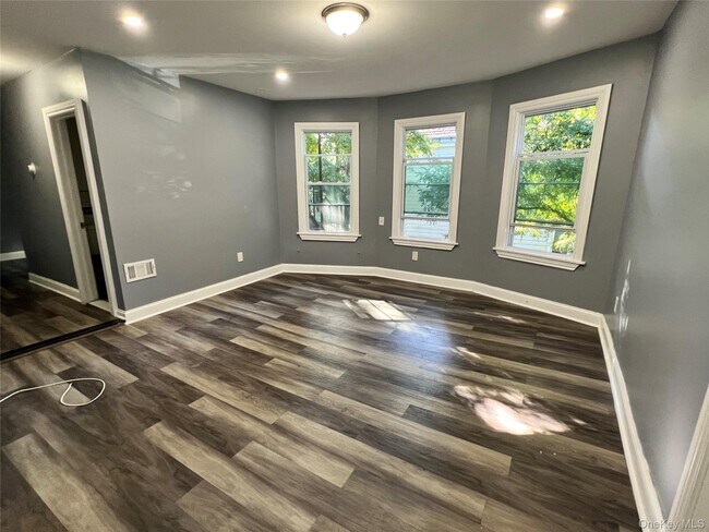 Foto del edificio - 58 Lincoln Ave