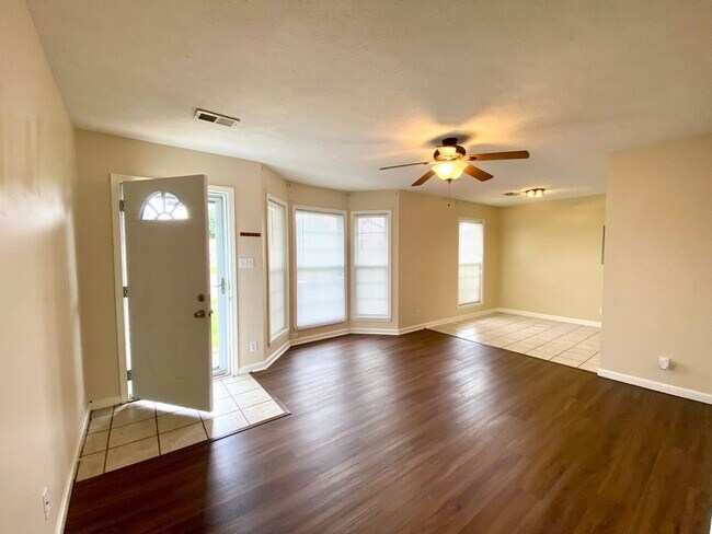 Building Photo - 1067 Shadow Ridge Ave