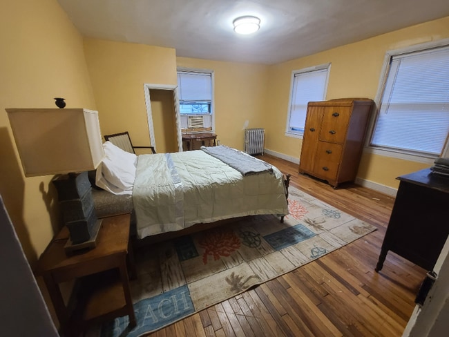 Building Photo - 258 Ann St