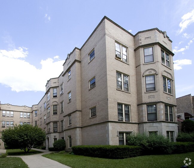 Building Photo - 7443 N Claremont Ave