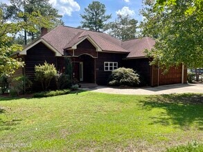 Building Photo - 245 Lakeside Dr
