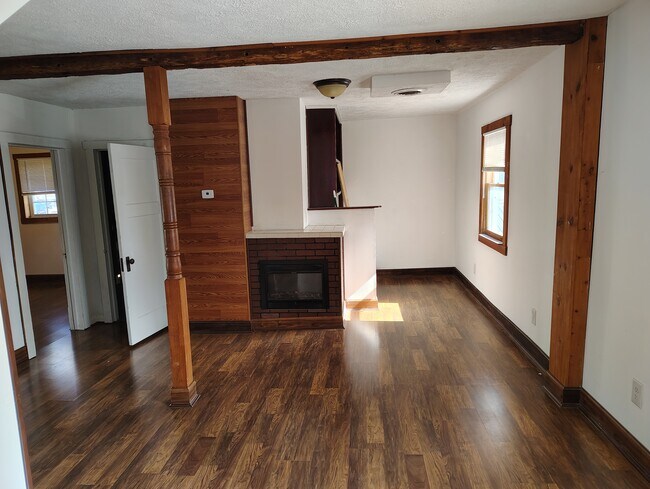 Foto del edificio - 337 1/2 W South St