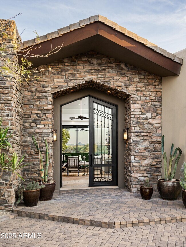 Foto del edificio - 9889 E Hidden Valley Rd