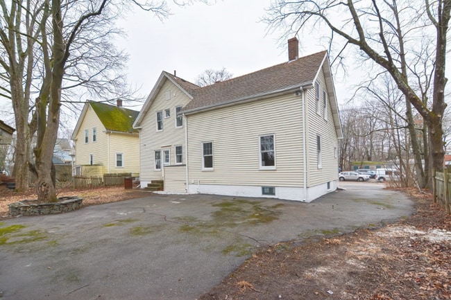 Building Photo - 106 Forest St